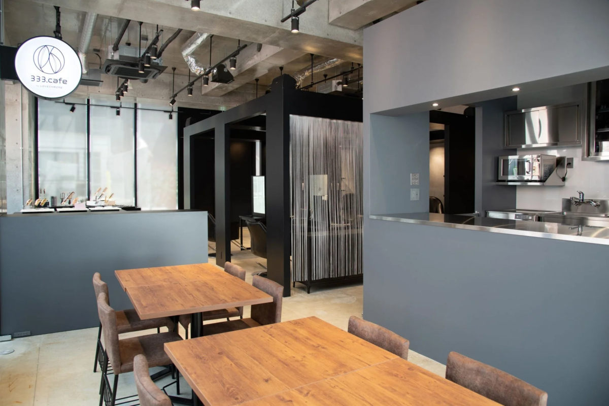 333.cafe by LOVECHROME 内観