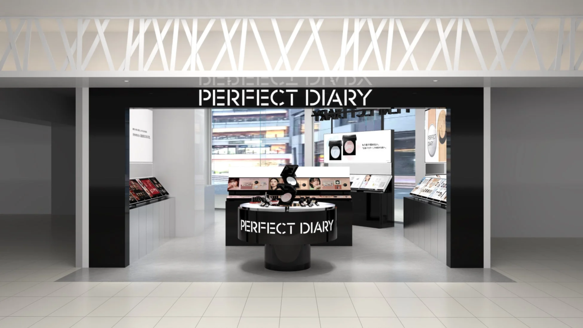 PERFECT DIARYの店舗ディスプレイ