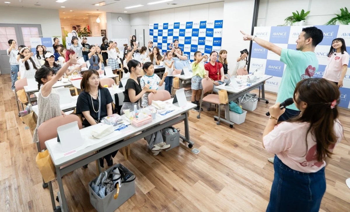 じゃんけん大会で盛り上がる参加者たち