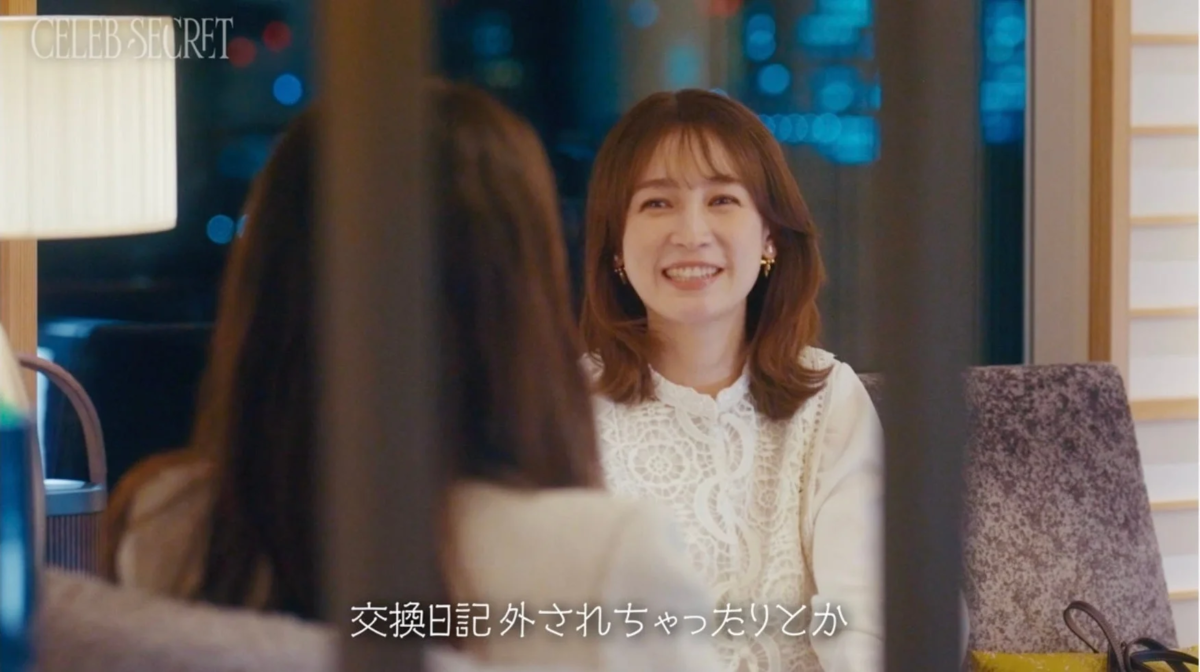 笑顔で話す藤井サチ