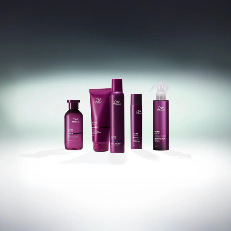 ウェラ プロフェッショナルの「ULTIME COLOR」シリーズのヘアケア製品5本が並べられたスタジオ撮影画像