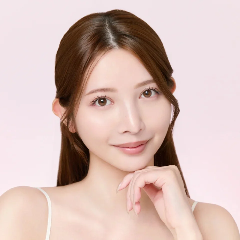 優しく微笑む尾﨑美紀氏のポートレート