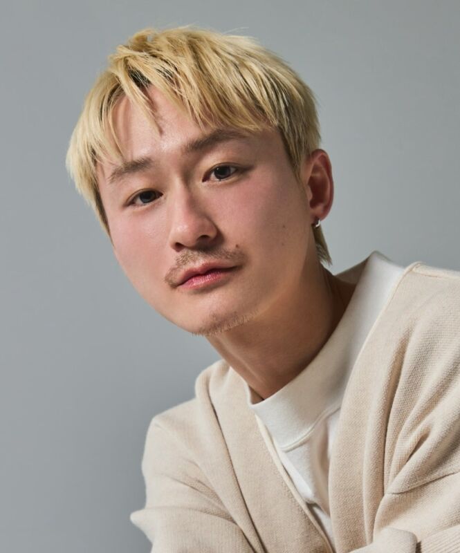金髪のヘアメイクアップアーティスト、GENSEIさん