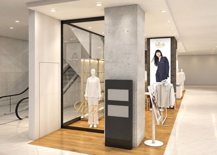 マネキンが衣類を着た、ReFa VITALWEAR POP UPストアの入口のイメージ