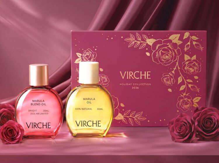 ローズ色と黄金色のオイルの瓶が並ぶ、ホリデーコレクション『VELVET ROSE』のセットとボックス