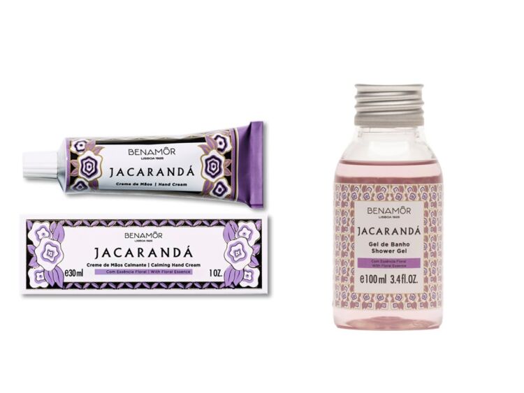 JACARANDÁのハンドクリームとシャワージェルを並べた限定ギフトセット