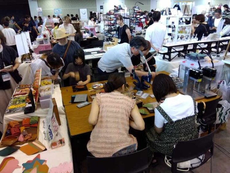 過去開催時の手づくり体験の様子