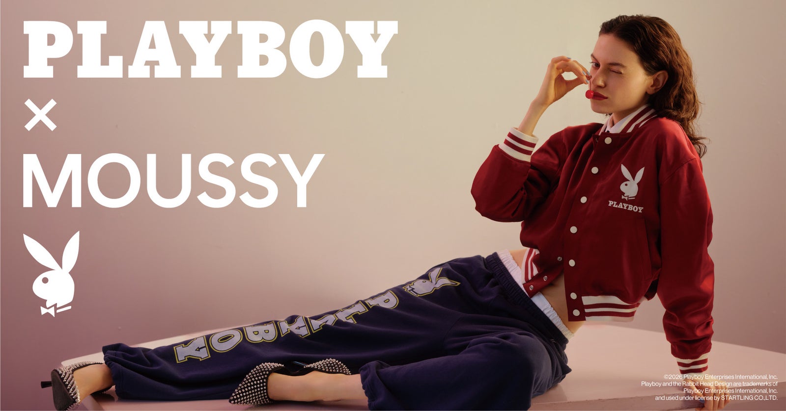 MOUSSYとPLAYBOYのサテンブルゾンを着用したコーディネート