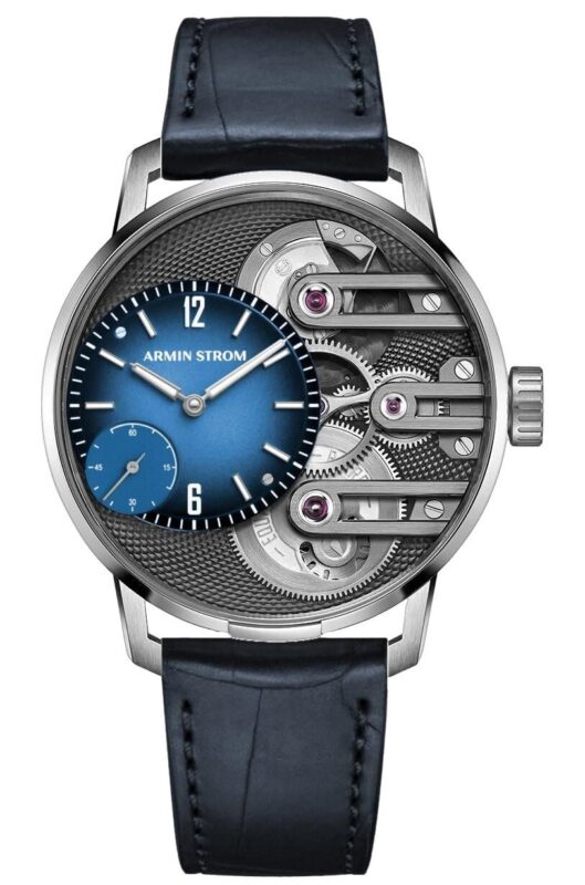 青い文字盤の横に機構が見えるARMIN STROM GRAVITY EQUAL FORCE INDIGO