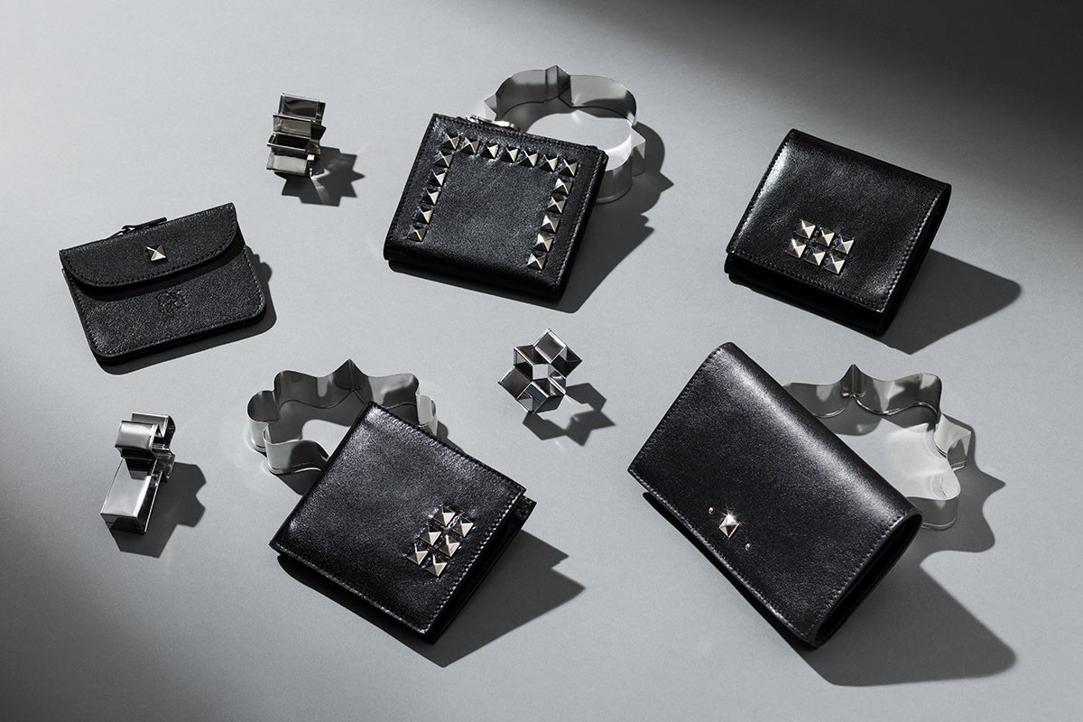 黒のキャニオンレザーとニッケルスタッズを組み合わせた財布5型