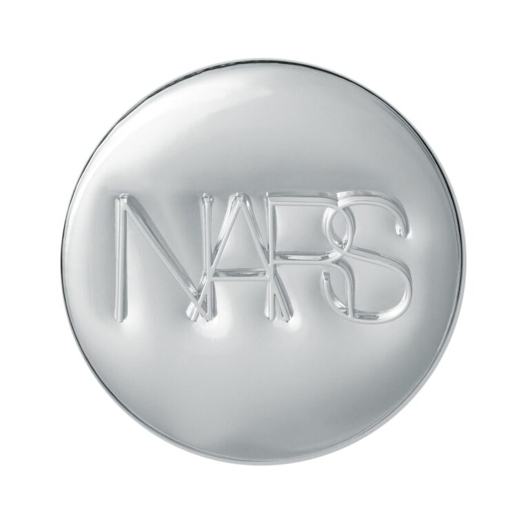 メタリックなNARS ライトリフレクティング セラムクッションファンデーション ケース