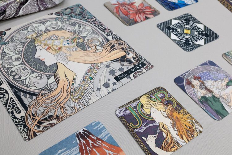 ミュシャの黄道十二宮やJOBを描いたハンカチとコースター