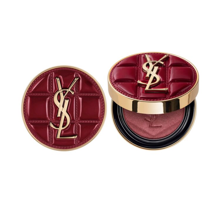 バーガンディーのケースに金のYSLロゴが入ったYSL メイクミーブラッシュ パウダー<コレクター>