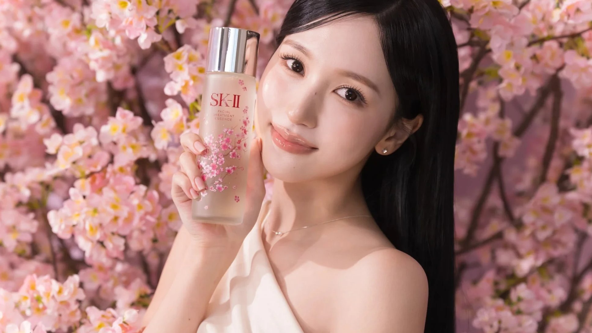 SK-II、数量限定「桜ボトル」発売記念イベントにTWICE MINAが来場 全国