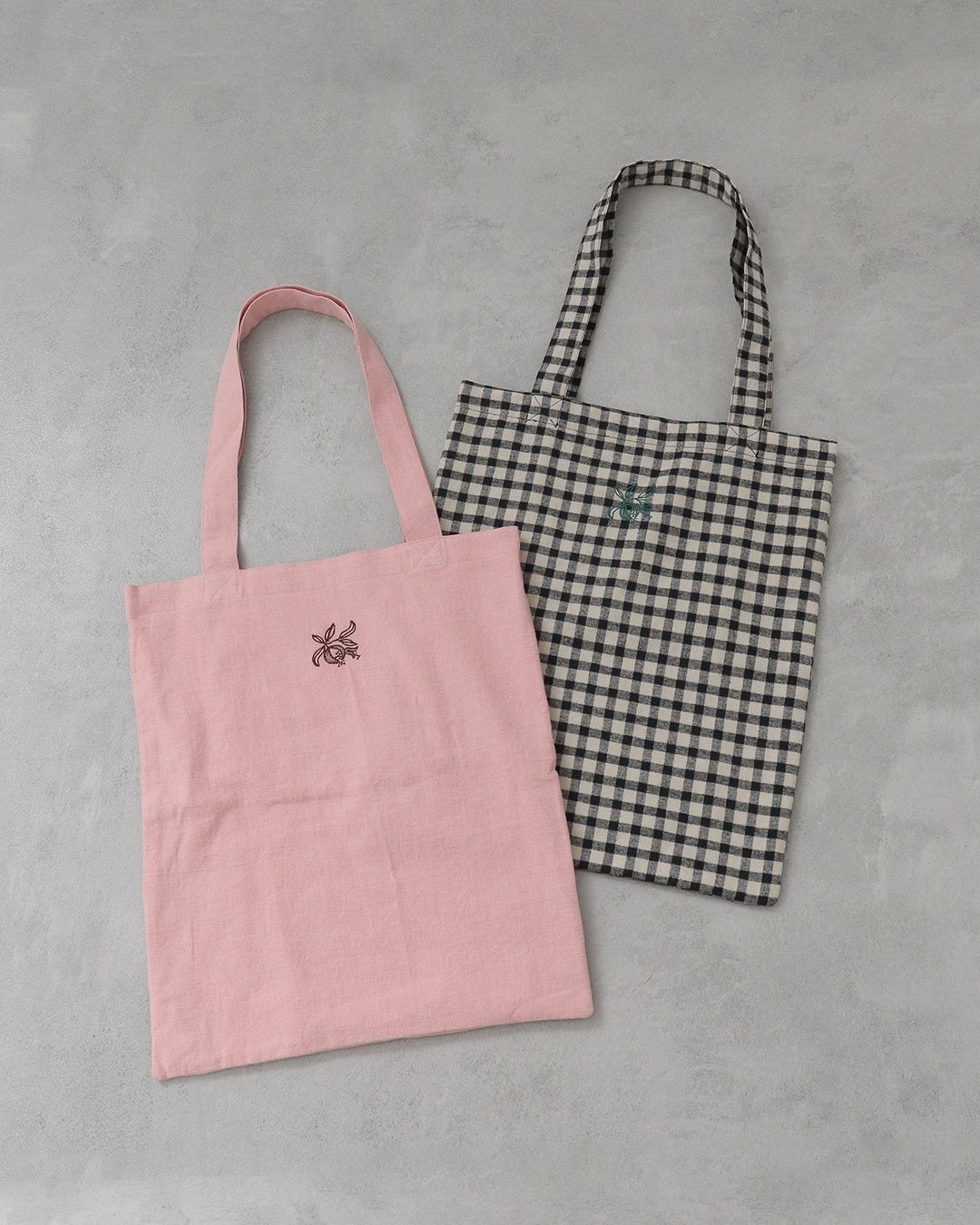 購入特典のピンクとチェック柄のオリジナルトートバッグ