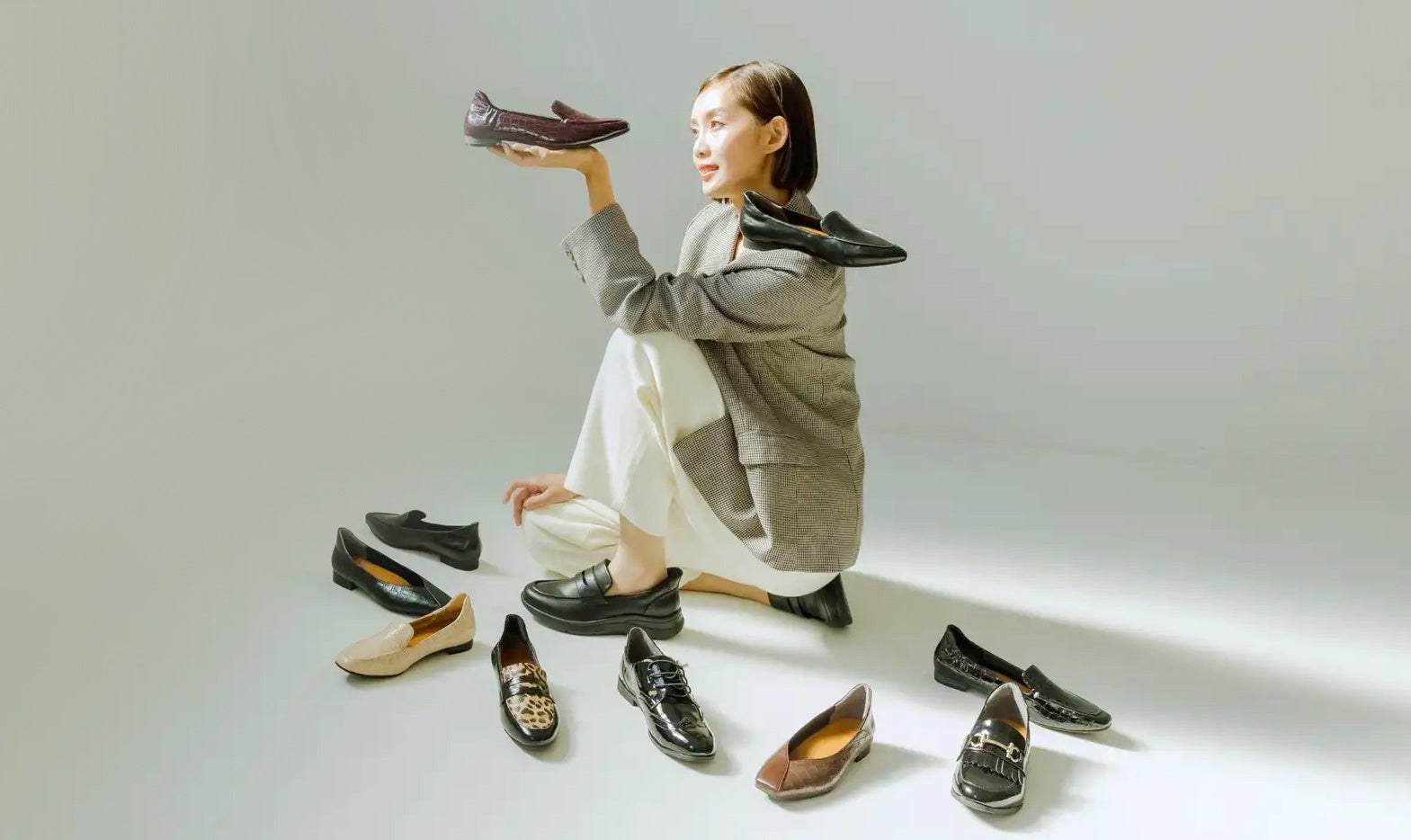 NEUTRALのパンプスやローファー