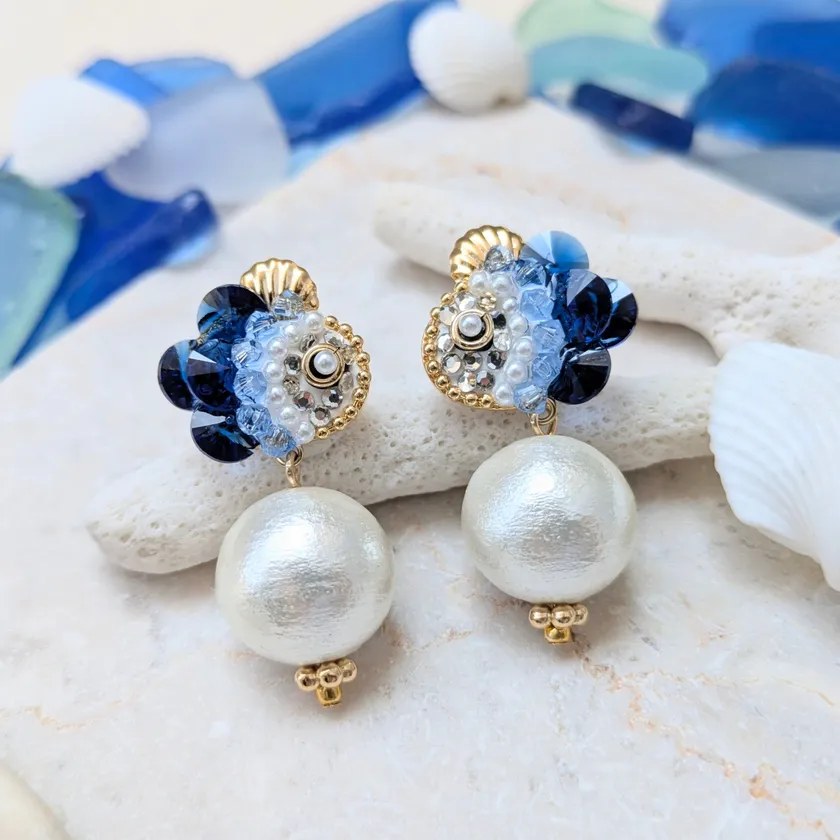 Summon jewelryの青と白のパーツを組み合わせた今回出店予定アクセサリー