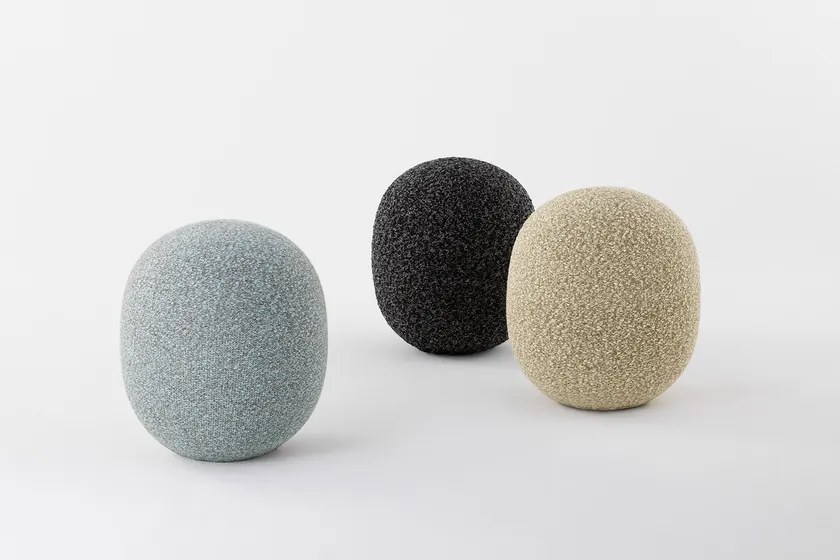 淡いブルー系、黒系、ベージュ系のニットカバーを付けたMALLOW 2.0