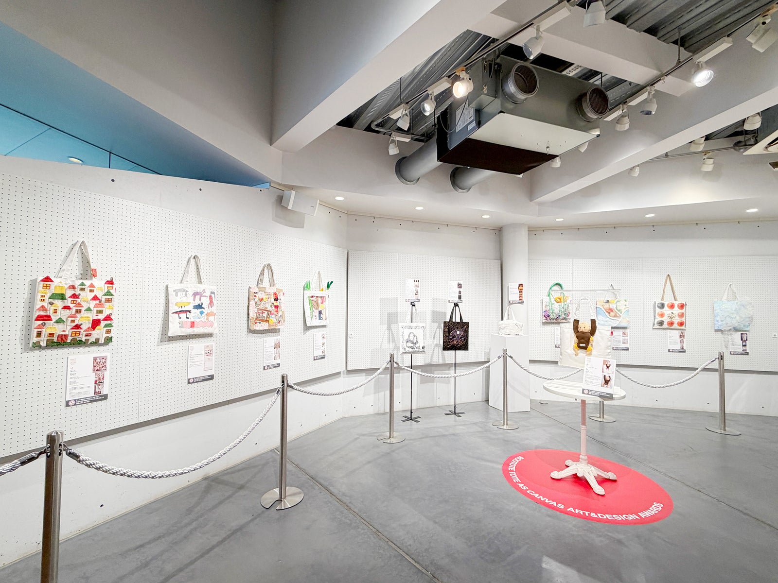 ROOTOTEのトート・アズ・キャンバス作品展の会場