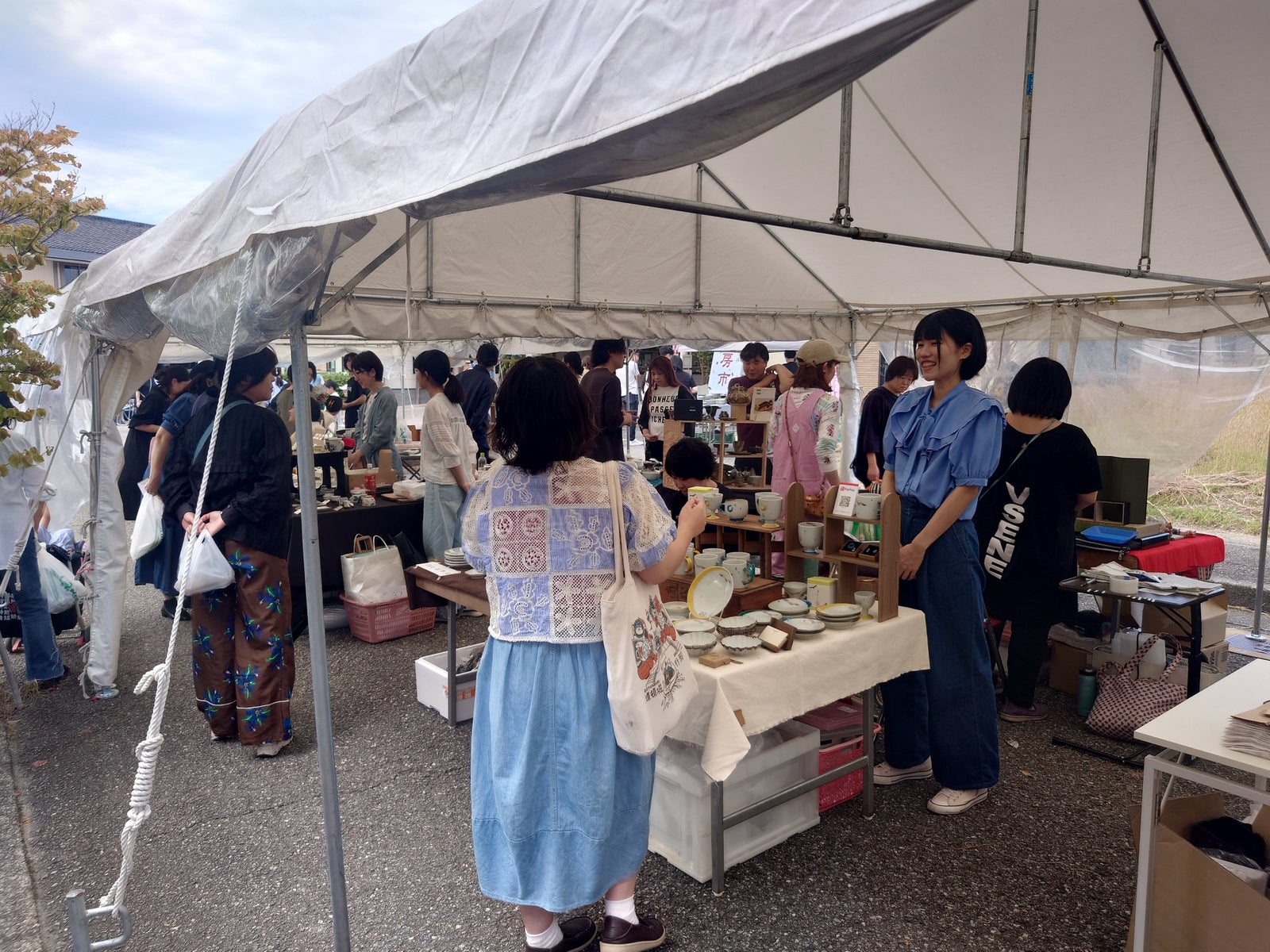 秋の茶碗まつりの若手作り手による販売ブース 参考写真