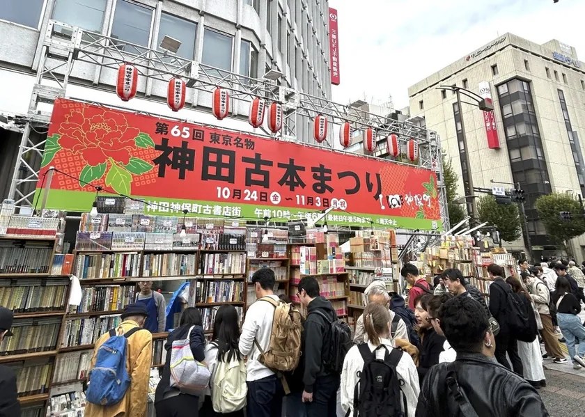 これまでの神田古本まつりの会場風景