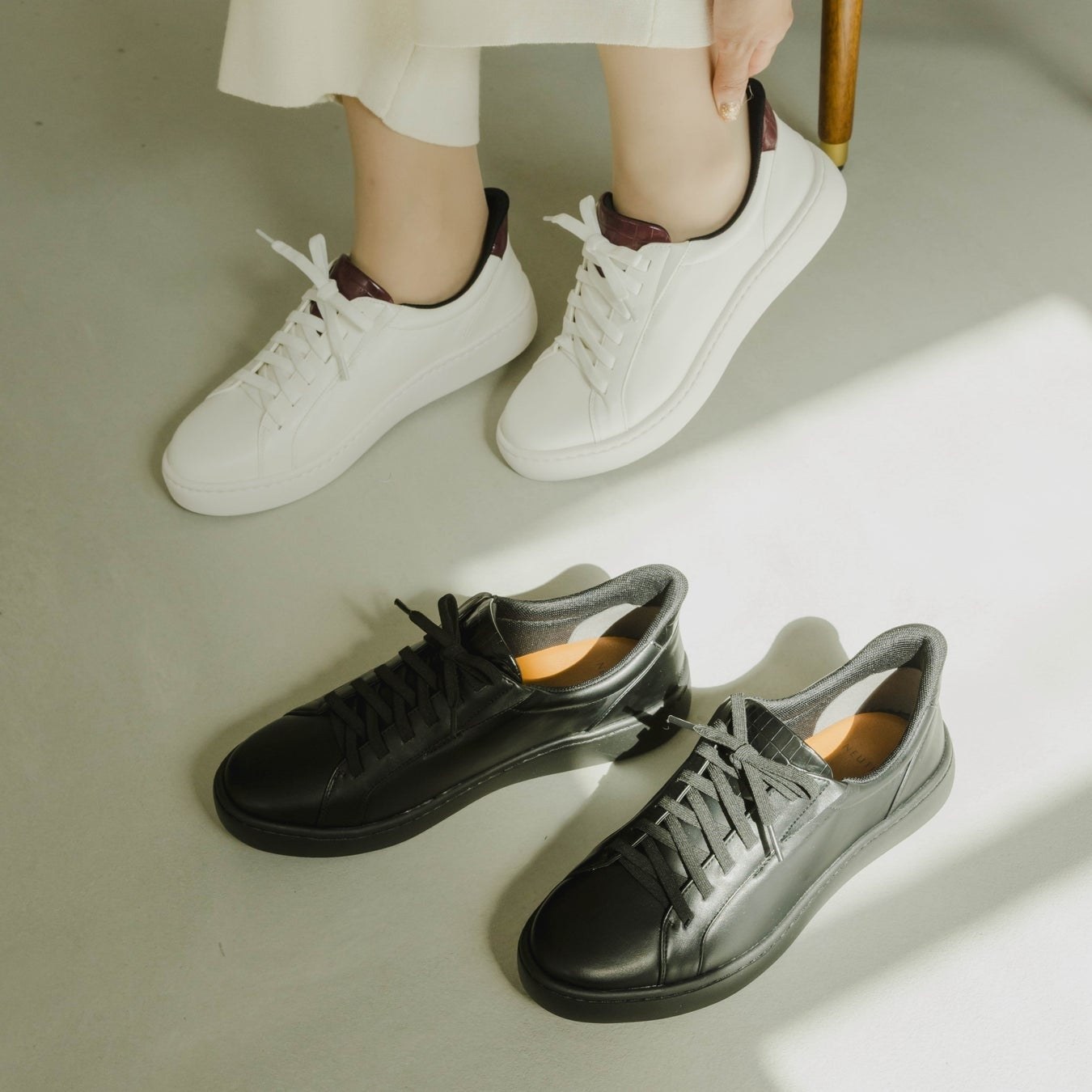NEUTRALのスニーカーと着用例