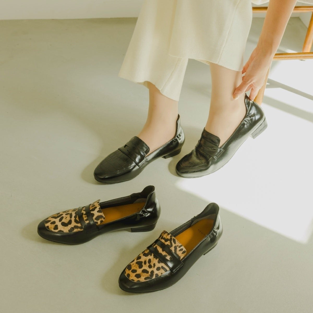 NEUTRALのローファーと着用例